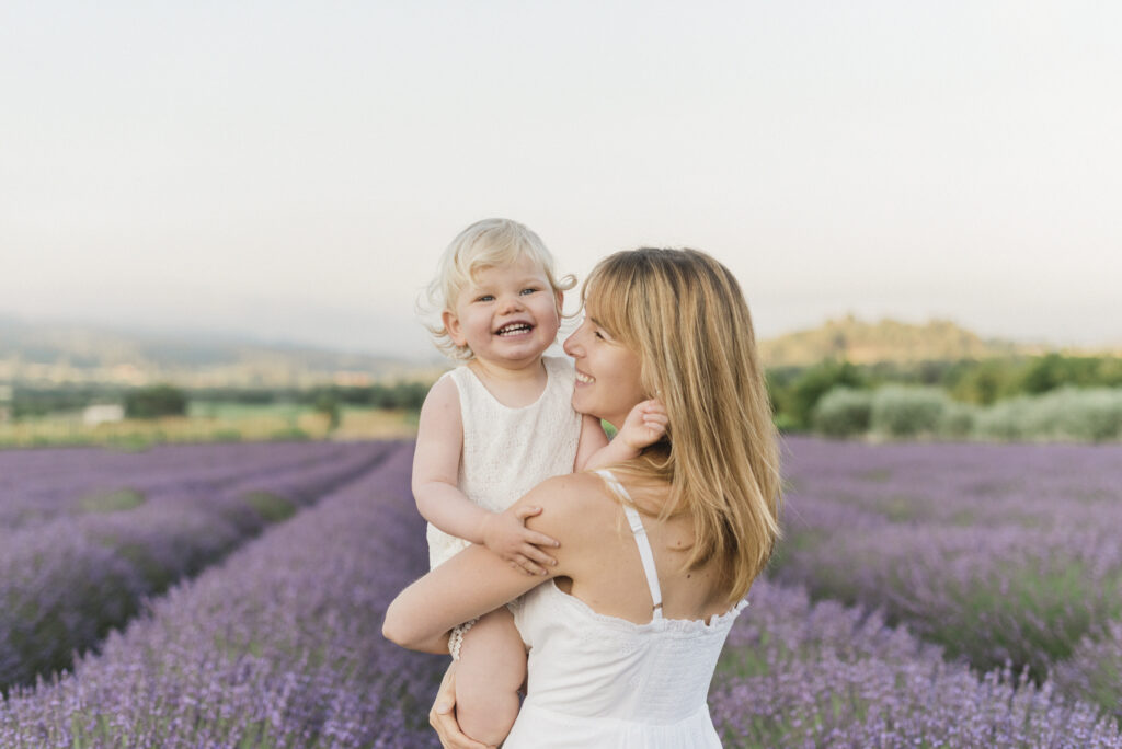 family lavender photo shoot in the Luberon