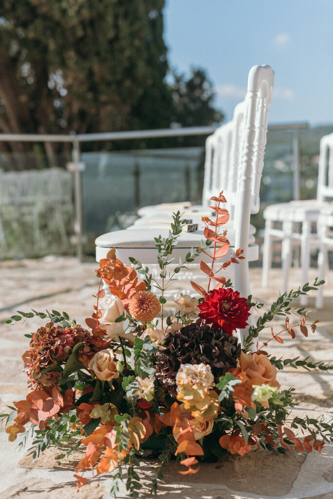 Beautiful Autumn inspired wedding florals at Château de Cassis